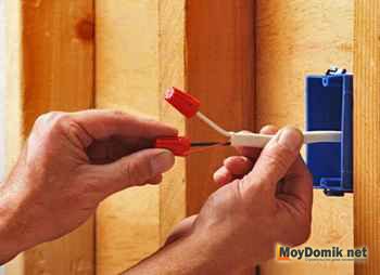 Ввод электричества в деревянный дом – монтаж и прокладка электропроводки