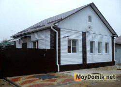 Дом обшитый стальным сайдингом