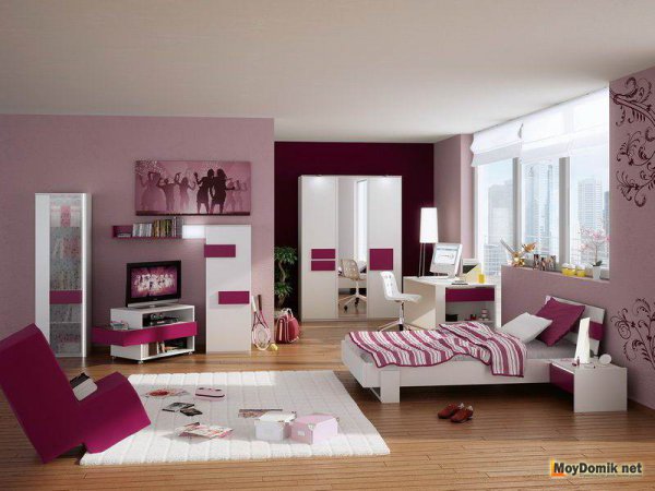 Молодежный интерьер комнаты девушки