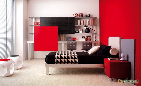 Красный интерьер молодежной комнаты