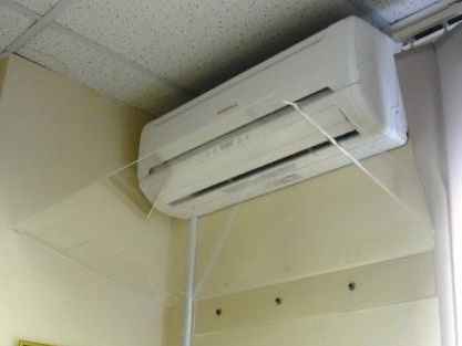 Экран-отражатель для кондиционера – защитная накладка на внутренний блок, чтобы не дуло вниз