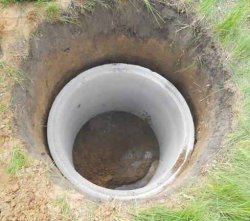 Устанвленное колодезное кольцо