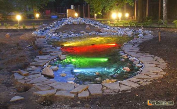 Декоративная подсветка пруда
