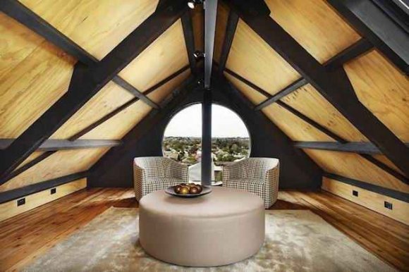 Произвольные формы в интерьере мансарды