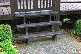 Аккуратное маленькое крыльцо