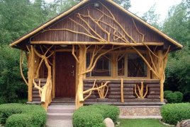 Декоративное ограждение крыльца из дерева