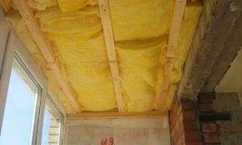 Утепление балкона - минеральная вата зафиксирована каркасом