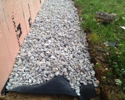 Отмостка дома - слой щебня