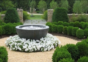 Ландшафтный дизайн дачного участка с фонтаном