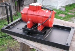 Крепление электромотора для вибростола