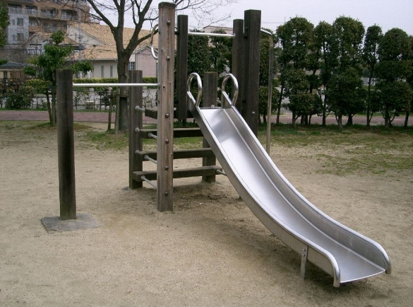 Уличная металлическая горка для детей