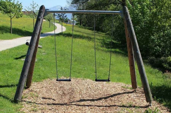 Детские качели из дерева своими руками