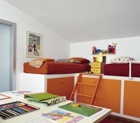 Спальная зона в комнате для школьника