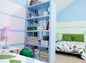 Стеллаж в детской комнате для девочки