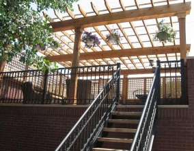 Пергола-беседка на крыше