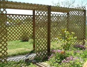 Пергола-ширма из деревянных планок