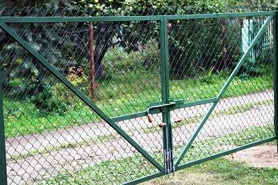 Как сделать ворота из сетки рабицы для дачи – пошаговое изготовление