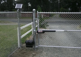 Распашные ворота из рабицы с автоматикой