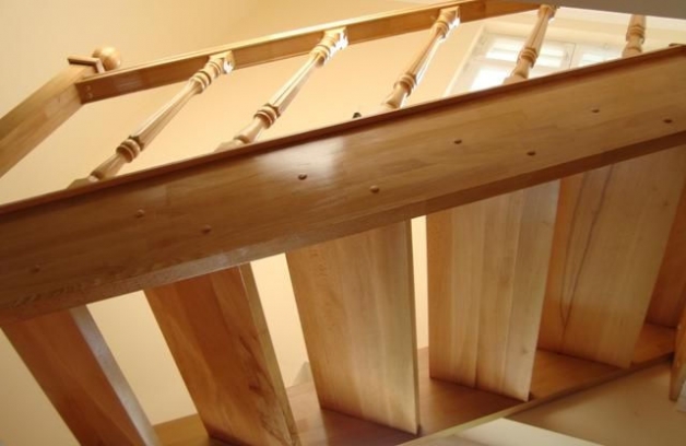 Крепления ступеней лестницы на косоуры