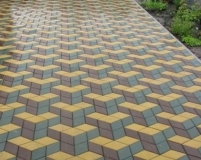 Тротуарная плитка, уложенная с эффектом объемного изображения