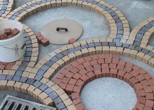 Укладка плитки кругом