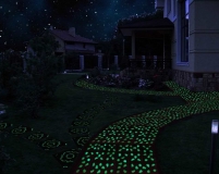 Тротуарная плитка, покрытая светящейся краской