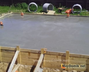 Заливка бетонного цоколя для дома из арболита