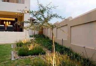 Клумба из гальки