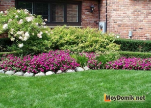 Оригинальная клумба из камней