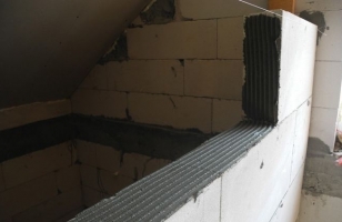 Укладка перегородочных газобетонных блоков