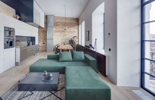 Интерьер просторной кухни в частном доме