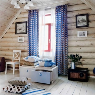 Окна в интерьере бревенчатого дома