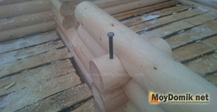 Металлический нагель для бревна