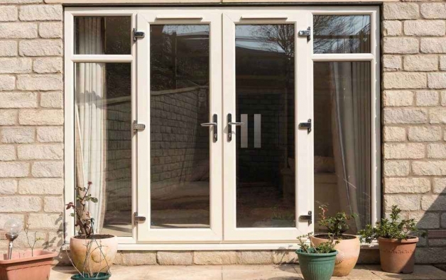 Панорамные французские окна в пол в частном доме